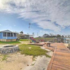 Copano Bay Cottage with Private Dock and Kayaks!