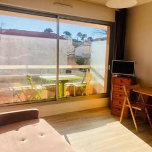 Studio cosy à Arcachon à 200 m de la plage et proche du centre avec balcon ensoleillé.