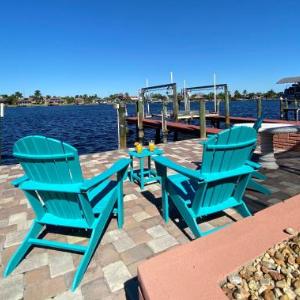 Ruby's Lake Retreat - Heated Pool Tiki Hut & Lake Views
