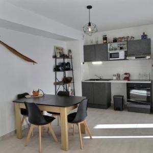 Appartement climatisé moderne avec terrasses à 500m de la mer