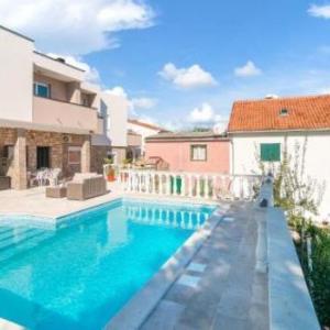 Amazing home in Grohote with Outdoor swimming pool and 6 Bedrooms