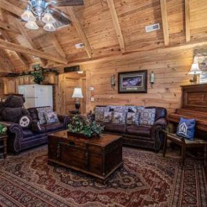 Amazing Premium Cabin HotTub Piano Near Shows Near Big Cedar Jacuzzi Tub - Great Getaway