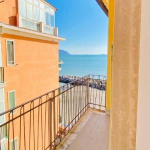 GuestHost - Cosy Flat with Sea View Balcony