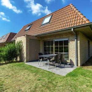 Lovely Holiday Home in Adinkerke with Fenced Garden