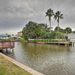 Well-Stocked Canalfront St Augustine Cottage