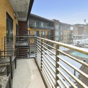 Mountain-Modern 2 BR Ski in Ski out Residence condo