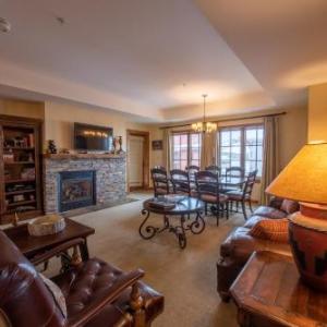 Large 3 bedroom 4 bathroom Condo in Mountaineer Square condo