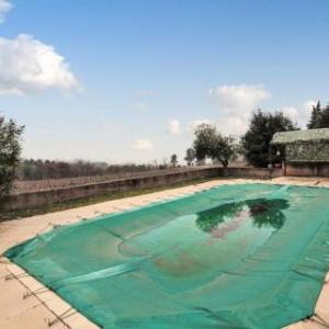 Nice home in Goult with Outdoor swimming pool and 5 Bedrooms