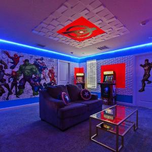 4547 Modern Disney Vila Sleeps24 Movie Pool and Game Room