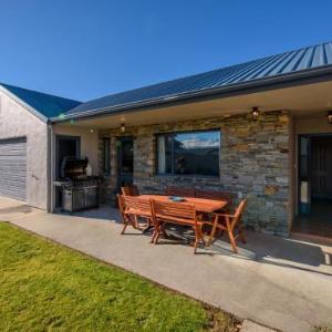 Mount Iron Magic - Wanaka Holiday Home