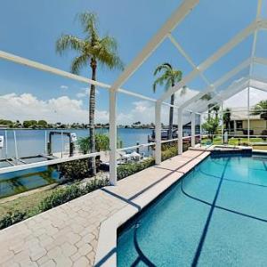 Villa Aasta! Lakefront 3BR 2BA Home! Pool Fireplace & Views home