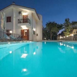 Villa Aura Pine with private pool