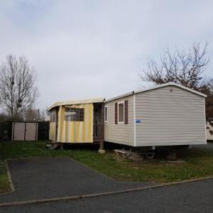 Stay in a mobile home at the Domaine de Dugny campsite