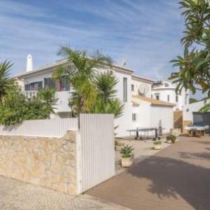 Gale Villa Sleeps 8 with Pool and Air Con