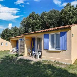 Quaint Holiday Home in Saint-Savinien with Jacuzzi