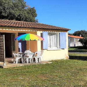 Snug Holiday Home in Saint-Savinien with Private Terrace