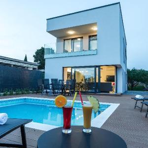 Amazing villa in Unknown w/