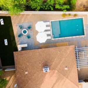 Cobalt - Modern Getaway w Pool - Close To Old Town