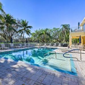 Sunny Naples Townhome with Lanai and Pool Access!