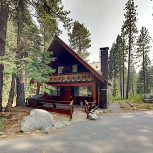 Charming Creek-Side Cabin - Near Lake Ski Resorts home