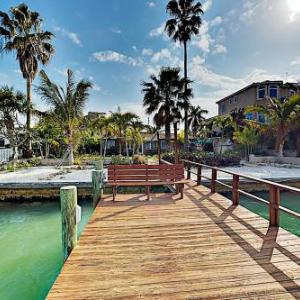 Bayfront Home - Private Dock - 5 Minutes to Beach home