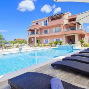 Amazing apartment in Grebastica with Outdoor swimming pool Jacuzzi and 2 Bedrooms