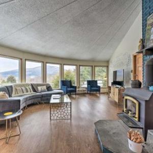 Stylish Mtn Escape with Hot Tub 3 Miles to Ski