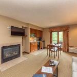 A117  Lake View Suite with 1 Bedroom Private Bathroom Kitchenette  Keurig Maryland