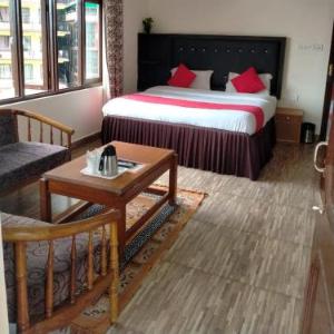Vella Marina Pine view -Free Parking-cricket stadium 5 km-Mcleodganj 8 km- Bhagsunag 9
