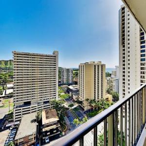 Waikiki Banyan Retreat with Pool Spas Hotel Room