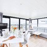 Stylish houseboat with fireplace  Sun Deck  WLAN Kröslin