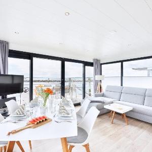 Stylish houseboat with fireplace  Sun Deck  WLAN