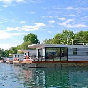 Houseboat MarianneRomantic holiday in the harbour