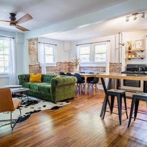 Renovated River Arts Retreat - Patio & Porch apts