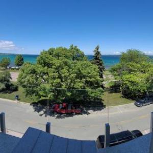 539 Bay Street - Luxury Downtown Residences Steps from the Beach and Festivals