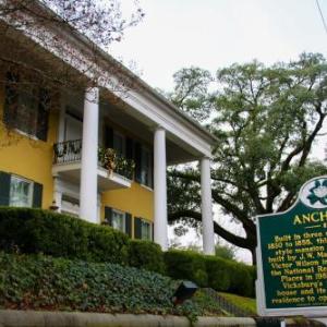 Anchuca Historic Mansion & Inn