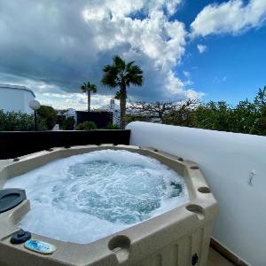 Entire house - 2 bedroom 3 beds 2 bathroom villa with hot tub Playa Blanca