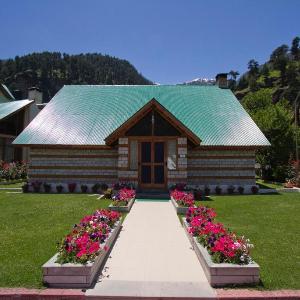 Family Cottages Manali - 03 BHK