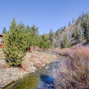 Rustic River Chalet Close to Skiing Pet Friendly Tiny House