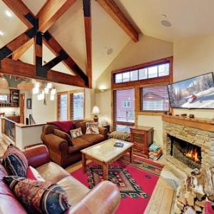 Dreamy Ski-In Ski-Out Getaway - Private Hot Tub home