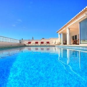 Luxury 5-Bed Villa near the beach
