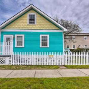 Galveston Blue Bungalow - Walk to Beach!