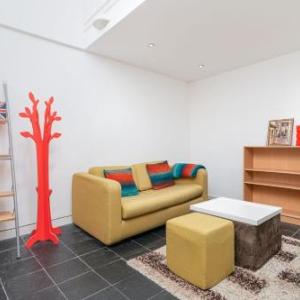 GuestReady - Artsy Central Fitzrovia Flat fits up to 6