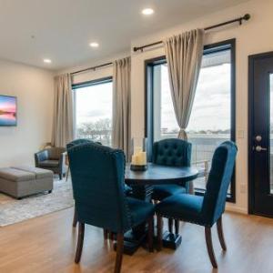 Illume - Sleek Guch View Escape - Corner Unit condo