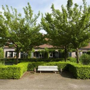 Flamboyant Farmhouse in Baarlo with Hot Tub Garden