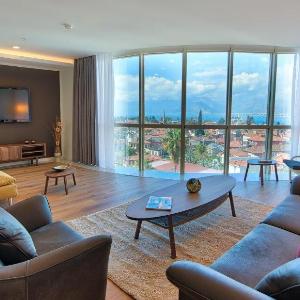 ARKK HOMES  8 /  2 BEDROOM APARTMENT WITH SEA VIEW