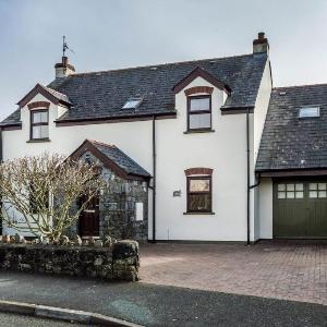 Bay Tree Cottage - Holiday Home - Near Tenby