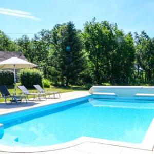 Stunning home in Gindou with Outdoor swimming pool and 2 Bedrooms