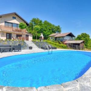 Nice home in Dragoslavec with Outdoor swimming pool WiFi and 2 Bedrooms