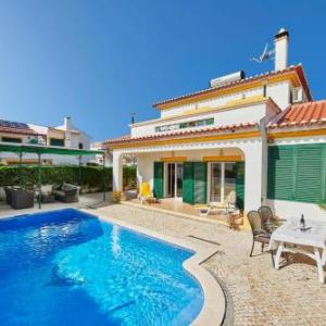 Lagoa Villa Sleeps 6 with Pool Air Con and WiFi